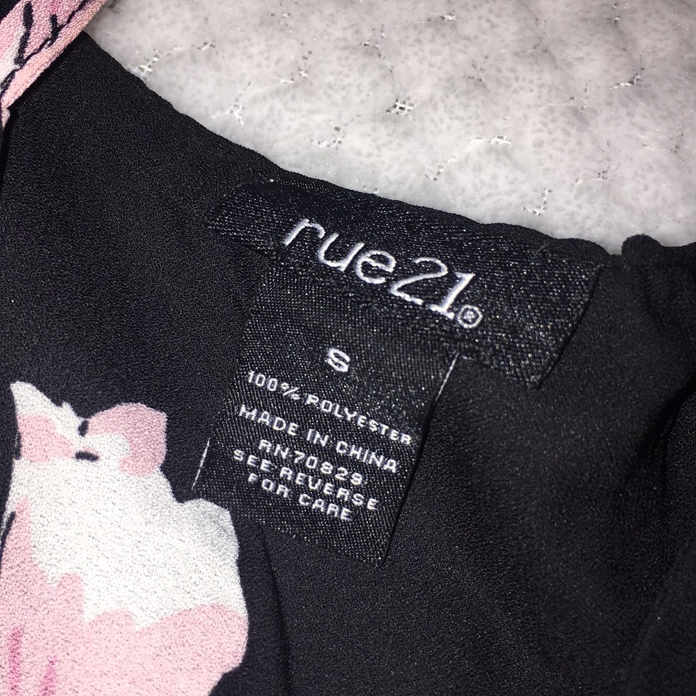 Rue 21 Floral Top - Picture 4 of 6